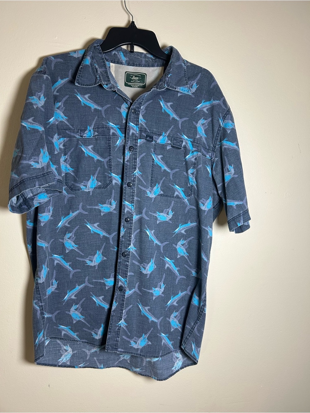 Bass Pro Shops Gray Short-Sleeve Button-Up Shirt with Blue Shark Print